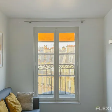 Beautiful 3-room 1st Apartment