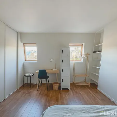 Beautiful 3-room 1st Apartment *