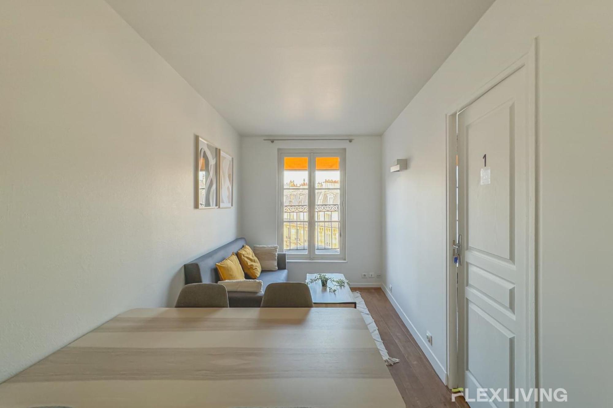 Beautiful 3-room 1st Apartment