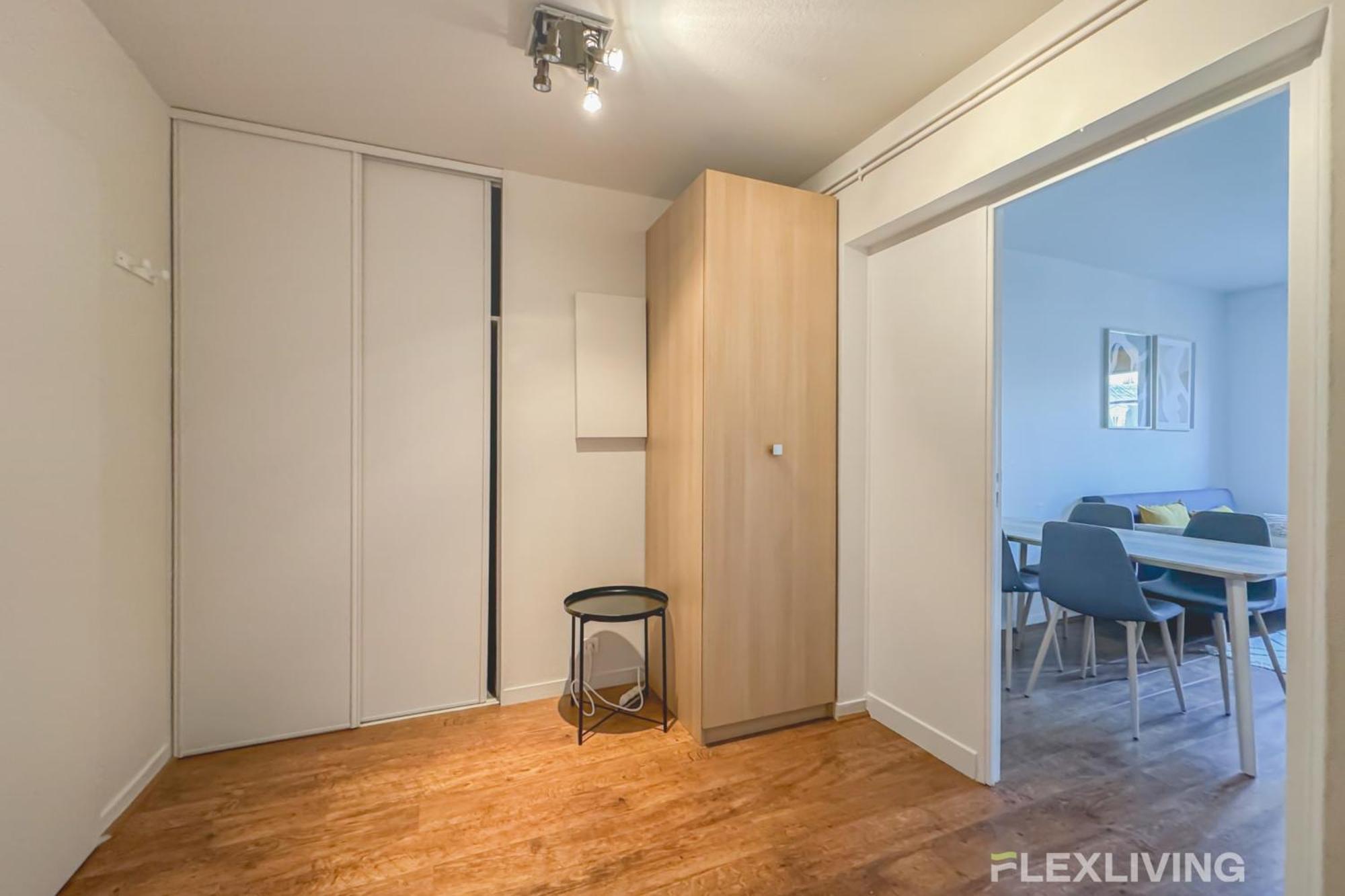 Beautiful 3-room 1st Apartment